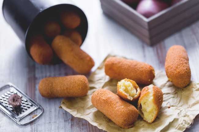 Potato croquettes - Italian recipes by GialloZafferano