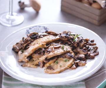 Veal scaloppine with mushrooms