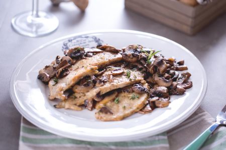 Veal scaloppine with mushrooms