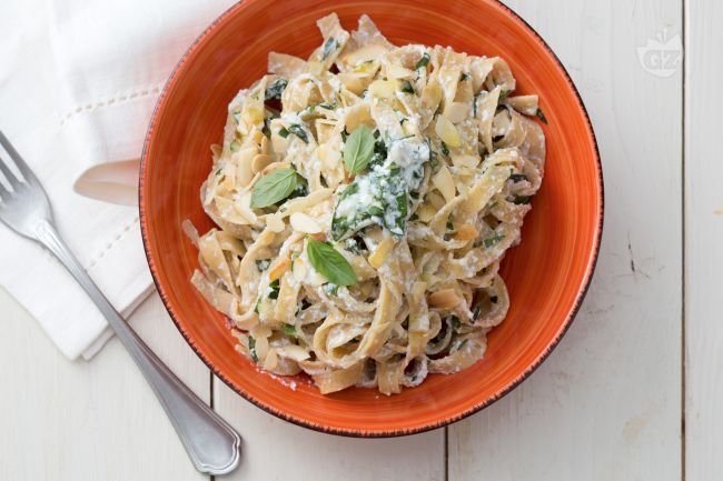 Pasta with ricotta cheese and basil - Italian recipes by GialloZafferano