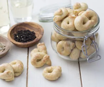 Taralli (Round breadsticks)