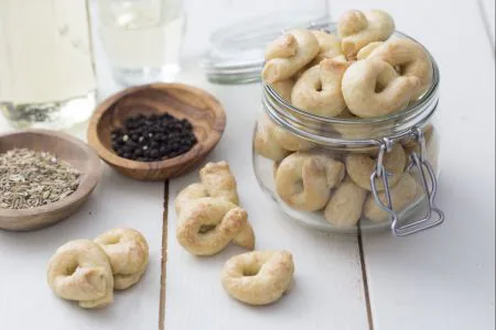 Taralli (Round breadsticks)