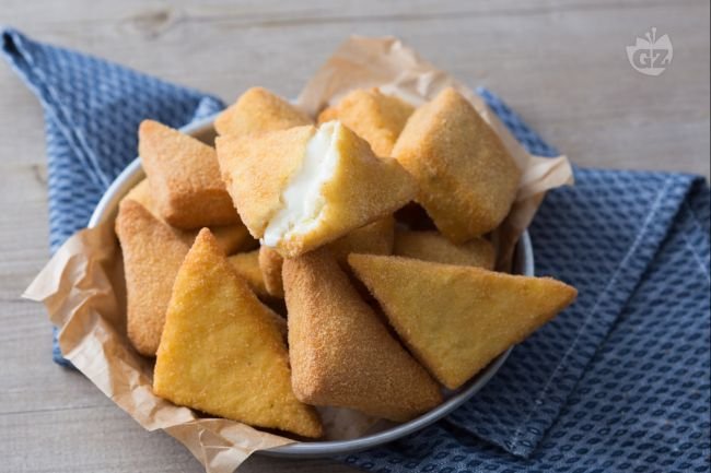 Authentic Italian Mozzarella in Carrozza Recipe - Crispy Fried Mozzarella Sandwich