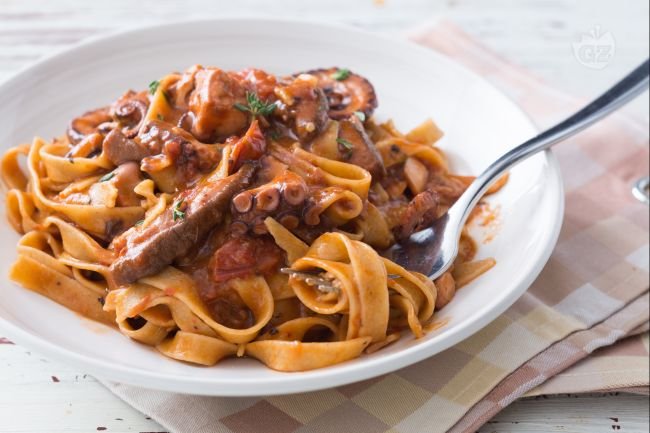 Fettuccine pasta with octopus and porcini mushroom sauce - Italian recipes by GialloZafferano