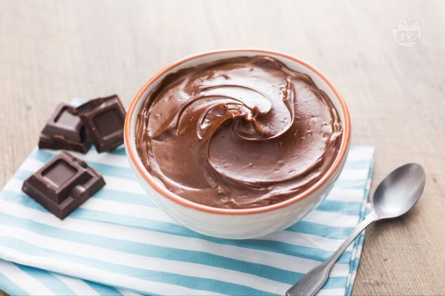 Chocolate custard cream - Italian recipes by GialloZafferano