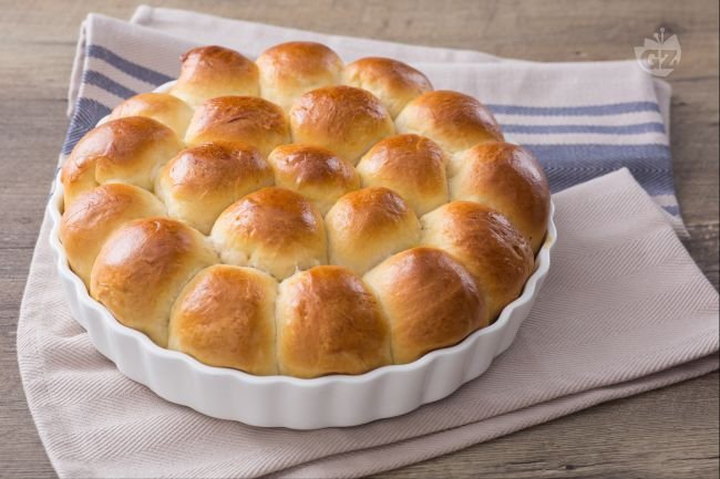 Danubio salato (Savory pull-apart bread) - Italian recipes by GialloZafferano