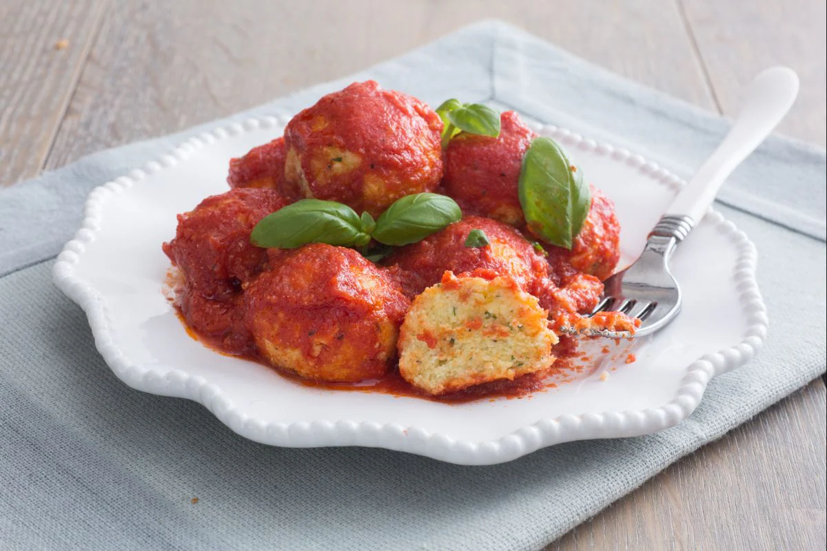 Ricotta cheese fried balls with sauce