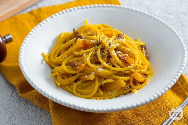 Authentic Spaghetti Carbonara Recipe — No Cream, Just Technique | GialloZafferano