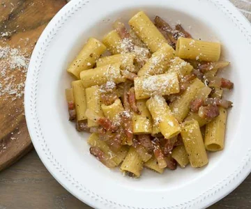 Pasta alla gricia (Rigatoni with guanciale)