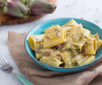 Paccheri pasta  with artichoke carbonara