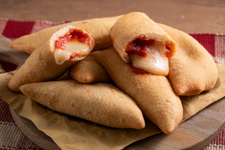 Fried panzerotti (calzone)