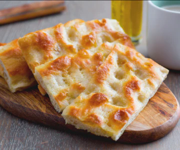 Focaccia (fügassa) alla genovese (Genoa-style focaccia)