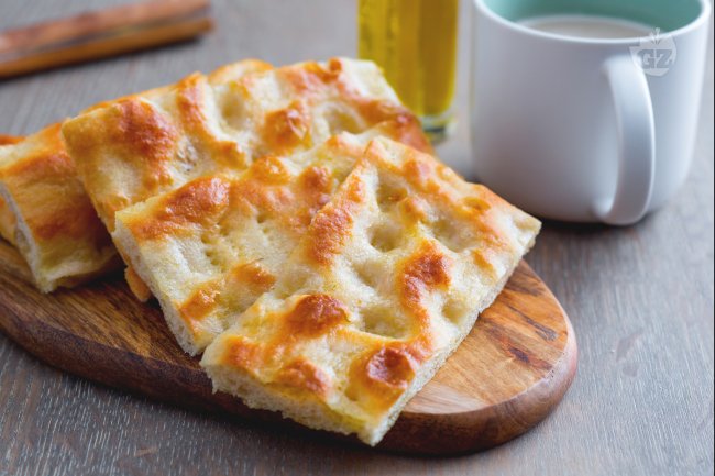 Focaccia alla genovese (Genoa-style focaccia) | GialloZafferano
