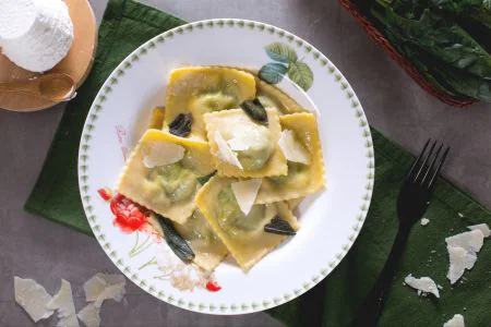 Ricotta and spinach ravioli with butter and sage