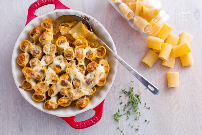 Paccheri pasta stuffed with sausage and mushrooms - Italian recipes by GialloZafferano