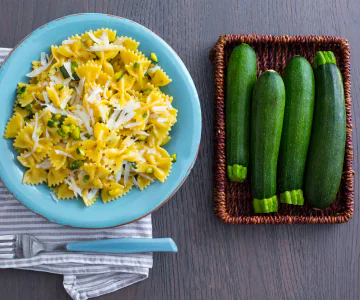 Pasta with zucchini carbonara sauce