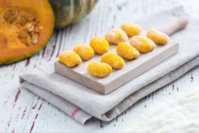 Pumpkin gnocchi - Italian recipes by GialloZafferano