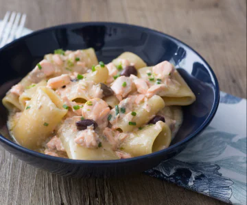 Paccheri pasta with salmon