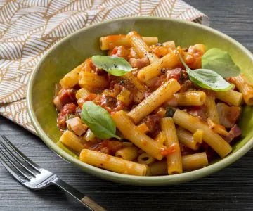 Pasta with smoked pancetta sauce