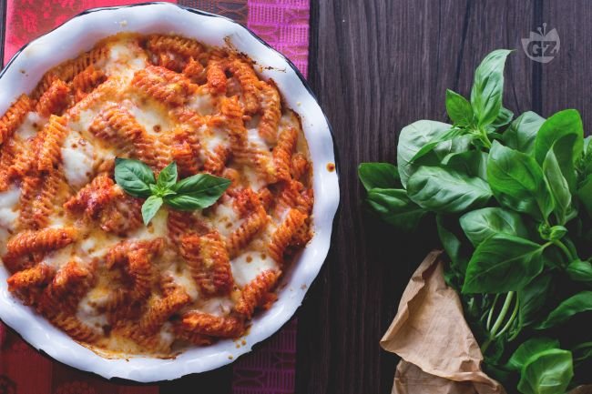 Pasta alla sorrentina (Sorrento-style pasta baked in tomato and mozzarella sauce)