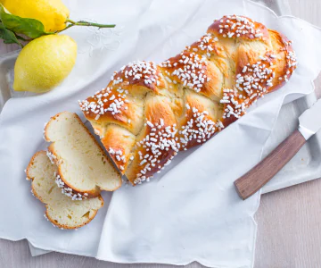 Leavened brioche braid