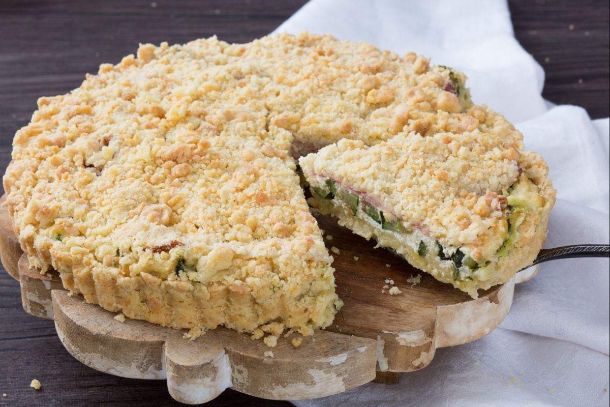 Savory zucchini crumble