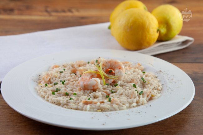 Lemon and shrimp risotto - Italian recipes by GialloZafferano