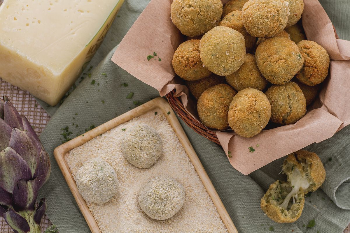 Artichoke balls with a cheesy heart