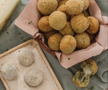 Artichoke balls with a cheesy heart