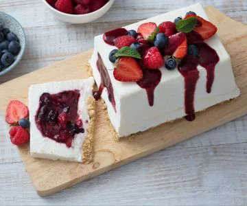 Yogurt briquette with berries