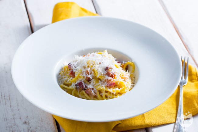 Traditional carbonara - Italian recipes by GialloZafferano