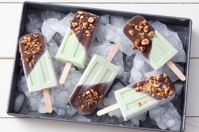 Avocado and chocolate popsicles - Italian recipes by GialloZafferano