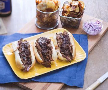 Beef and coleslaw sandwich with crispy chips