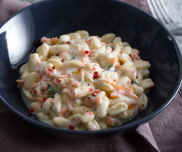 Pasta with burrata cream and smoked salmon