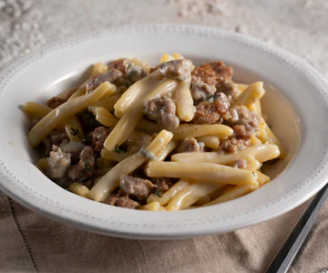 Pasta with sausage and gorgonzola