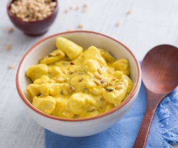 Chicken bites with yogurt and turmeric