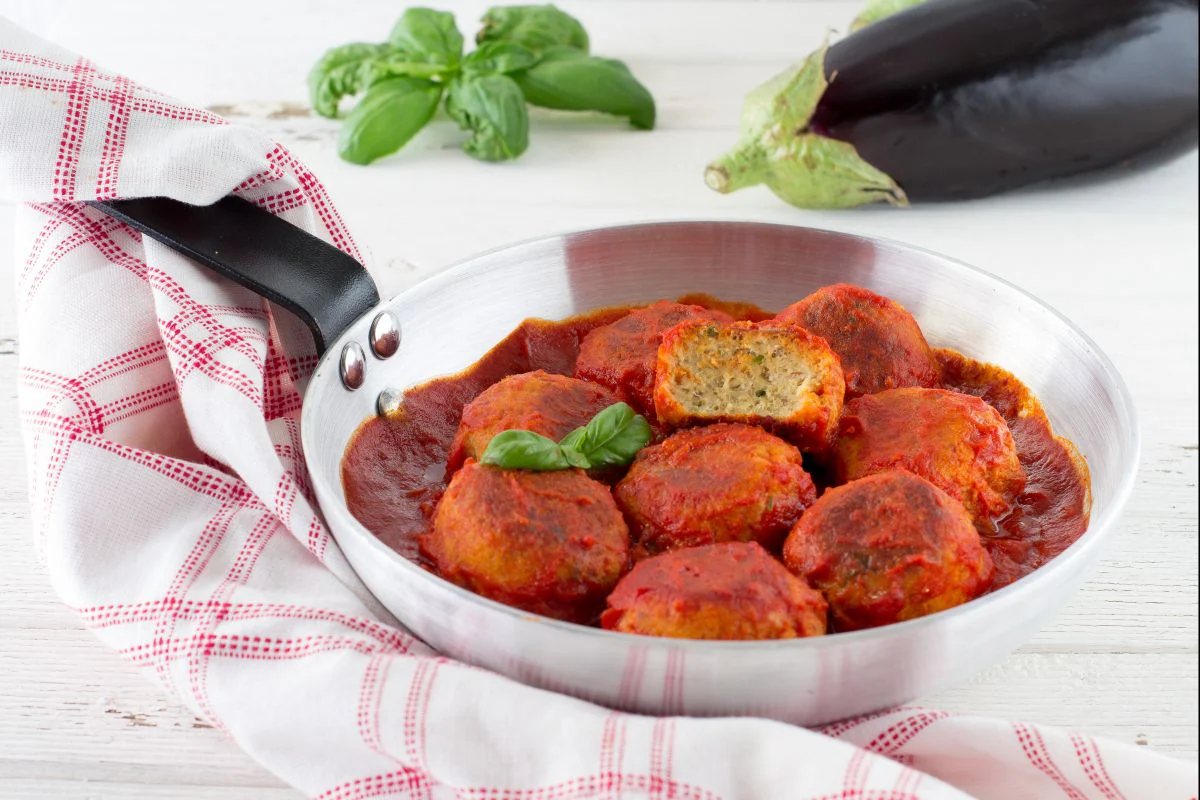 Swordfish and eggplant bites with tomato sauce