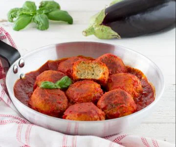 Swordfish and eggplant bites with tomato sauce