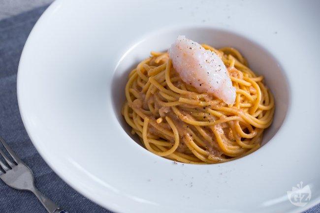 Spaghetti with shrimp scampi - Italian recipes by GialloZafferano