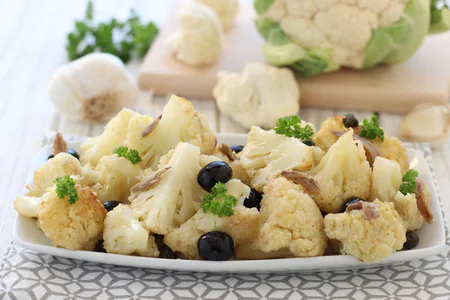 Pan-fried cauliflower with olives