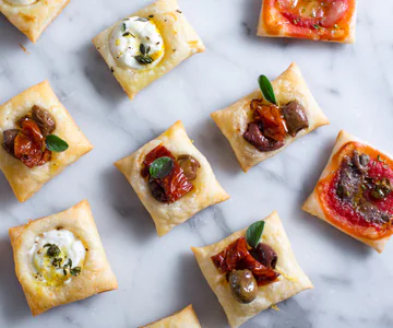 Mini puff pastry pizzas