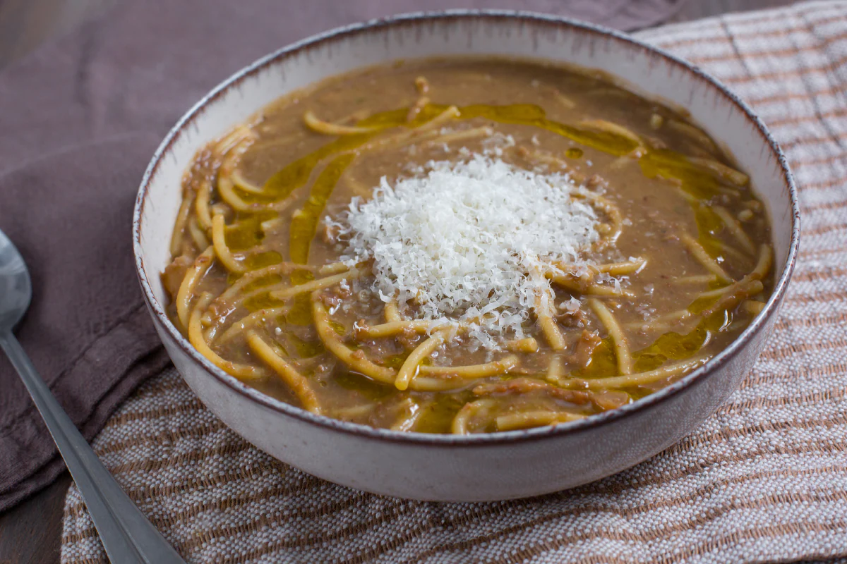 Pasta with creamy lentils