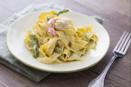 Pappardelle shrimps and asparagus