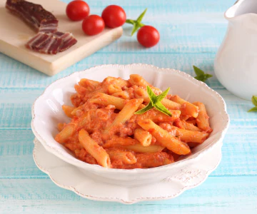 Pasta with pancetta and creamy tomato sauce (pasta del maresciallo)