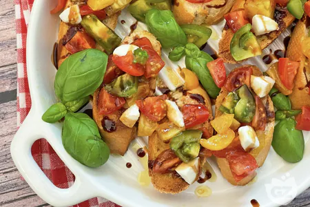 Balsamic tomato bruschetta