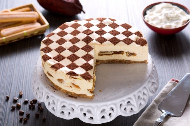 Tiramisu cheesecake - Italian recipes by GialloZafferano
