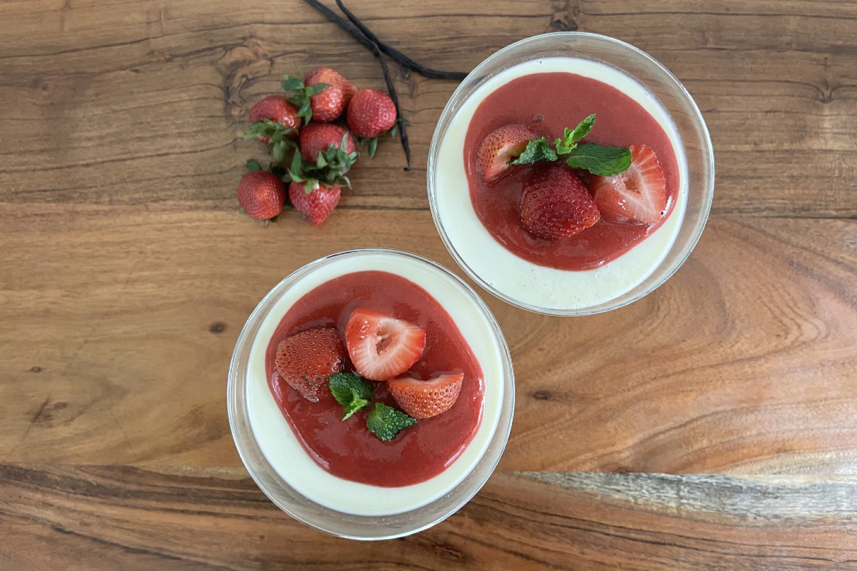 Strawberry panna cotta