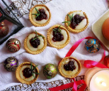 Cranberry sauce and brie mini tartelettes