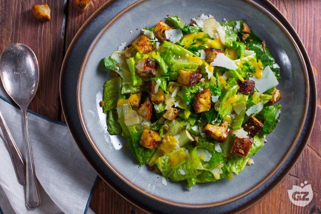 Authentic Caesar Salad Recipe — The Italian-American Classic | GialloZafferano