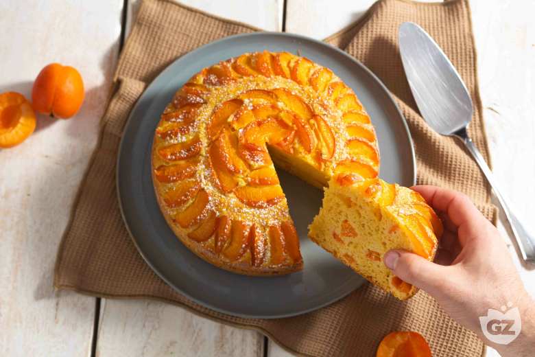 Apricot and Ricotta Cake